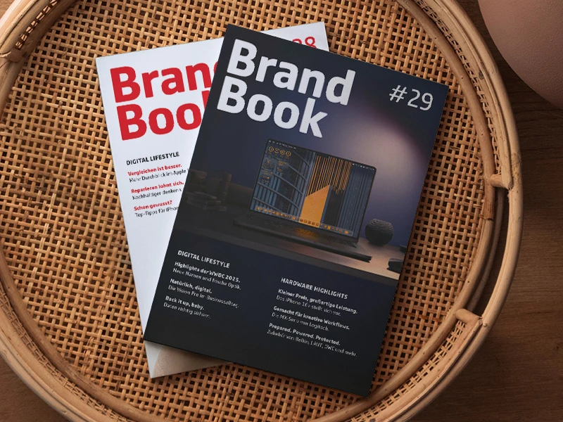 vier Ausgaben des Brandbooks aufgefächert für das Projekt 'BrandBook – Magalog' – Grafikdesign & Print Portfolio (Vorschau)