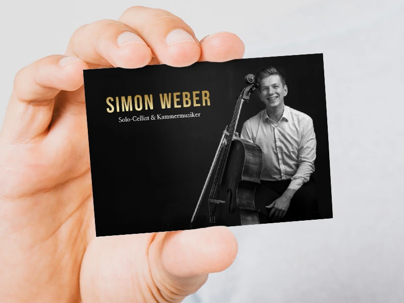 Visitenkarte Vorderseite mit Portraitbild und Name und Tätigkeit für das Projekt 'Visitenkarten' – Grafikdesign & Print Portfolio (Vorschau)